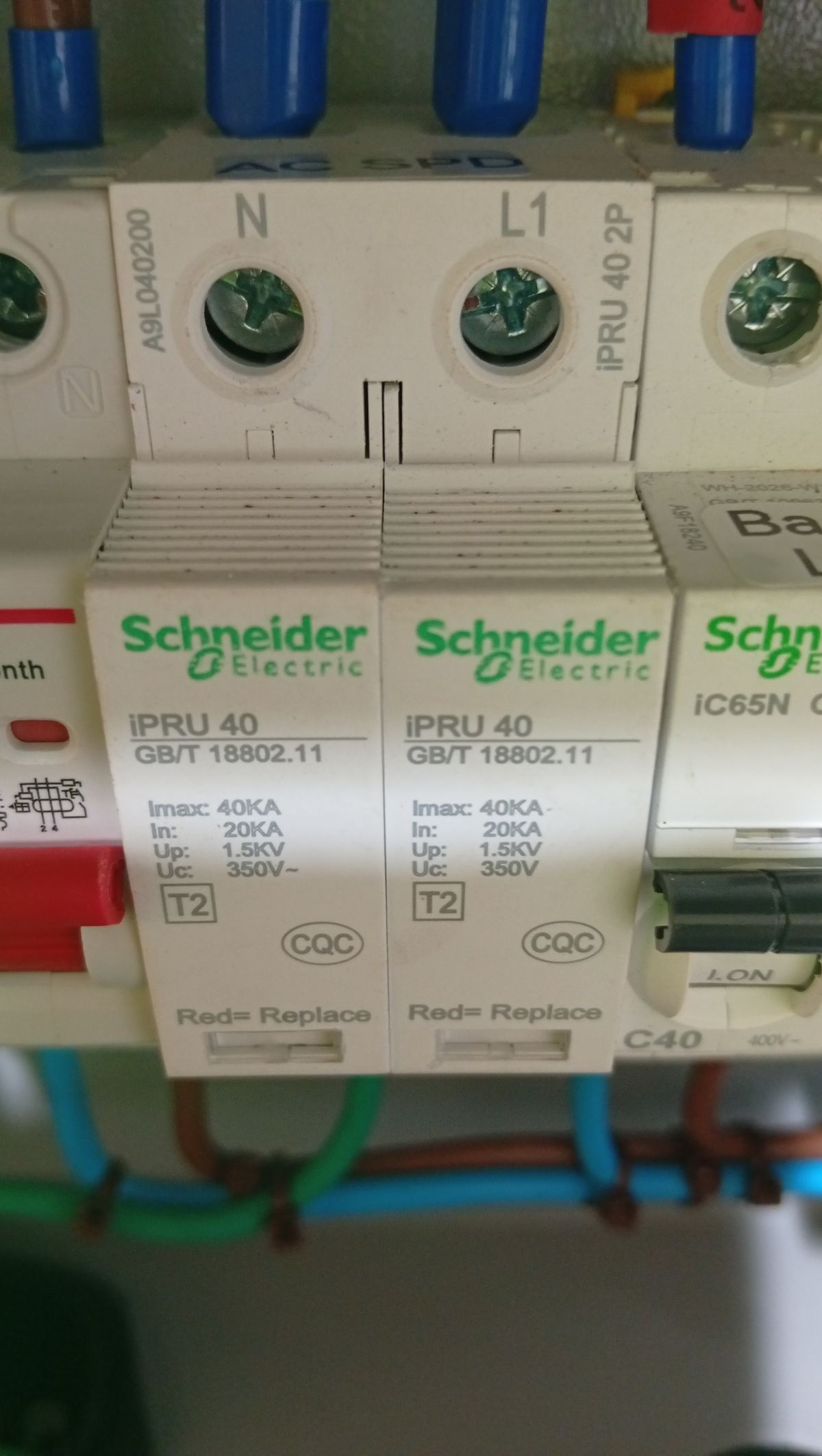 อุปกรณ์ป้องกันเสิร์จ Schneider iPRU 40 ในตู้ไฟ